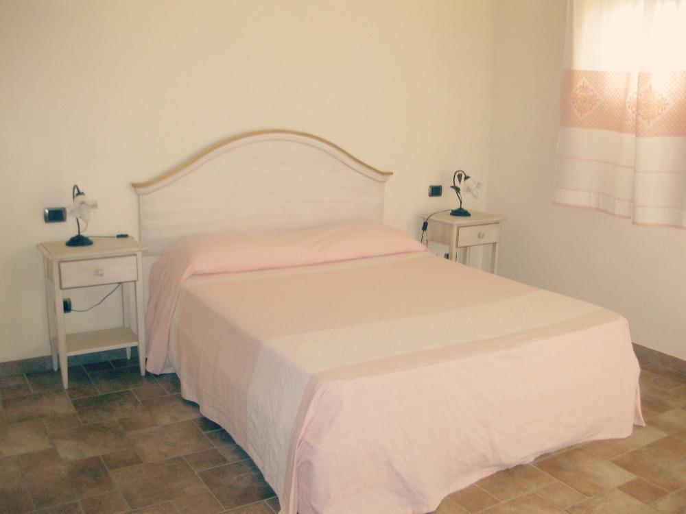 Borgo Alba Barona Turismo Rurale 3*